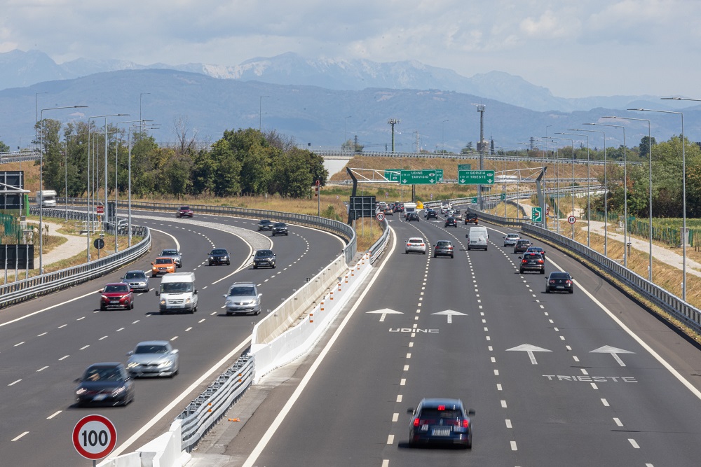 Immagine per Ascensione, ondate di turisti in Fvg: bollino rosso in autostrada